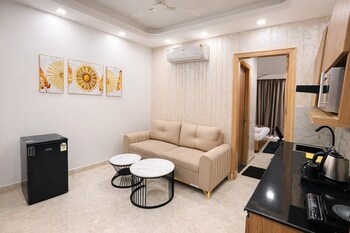 dreamwood hotel near sec 29 gurgaon