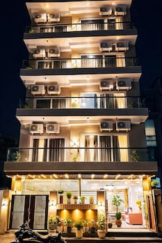 dreamwood hotel near sec 29 gurgaon