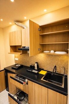 dreamwood hotel near sec 29 gurgaon