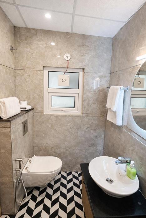 dreamwood hotel near sec 29 gurgaon