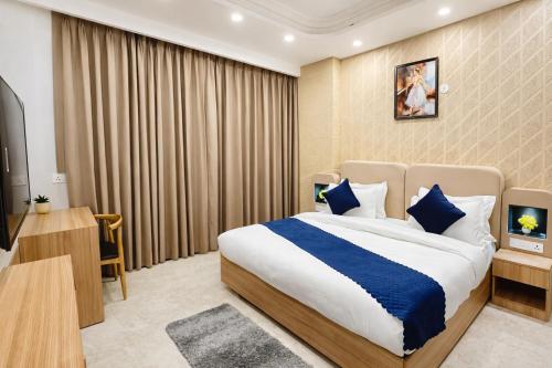 dreamwood hotel near sec 29 gurgaon