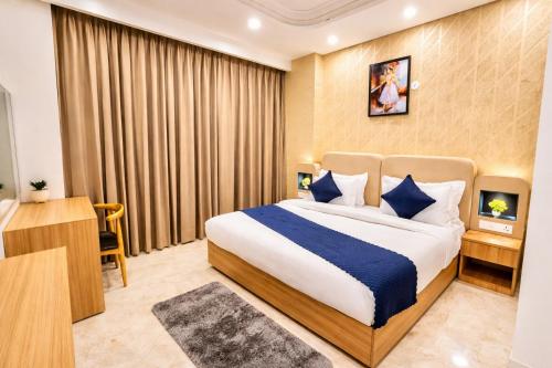 dreamwood hotel near sec 29 gurgaon