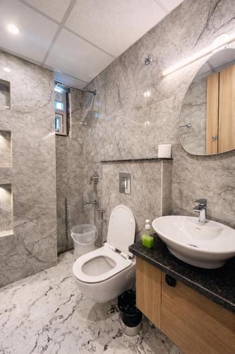 dreamwood hotel near sec 29 gurgaon