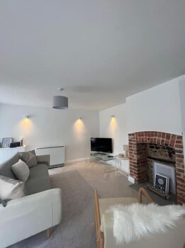 Samphire House,,2 star