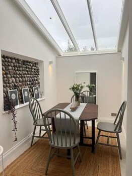 Samphire House,,2 star