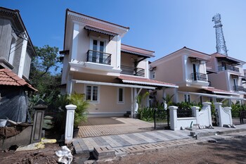 elivaas cygnus 4bhk with pvt pool
