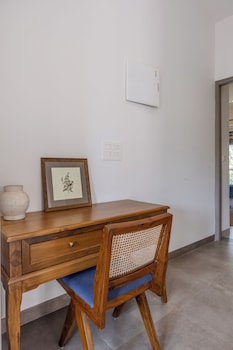elivaas cygnus 4bhk with pvt pool