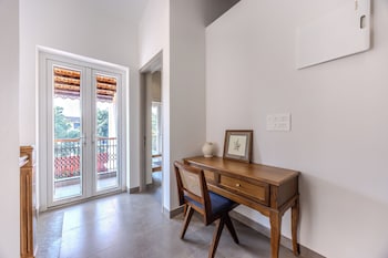 elivaas cygnus 4bhk with pvt pool