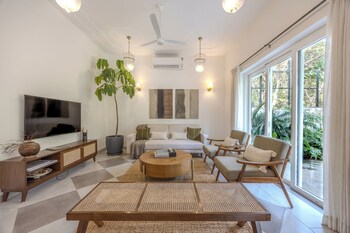 Elivaas Cygnus 4Bhk With Pvt Pool,,2 star