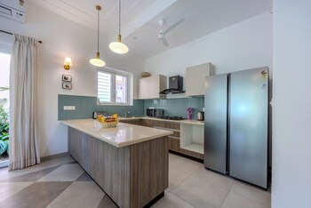 Elivaas Cygnus 4Bhk With Pvt Pool,,2 star