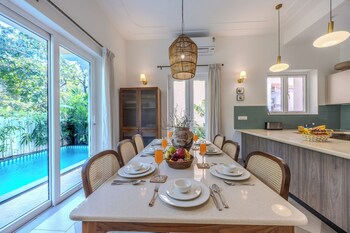 elivaas cygnus 4bhk with pvt pool