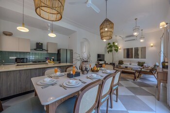 elivaas cygnus 4bhk with pvt pool