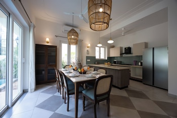 elivaas cygnus 4bhk with pvt pool