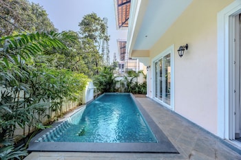 elivaas cygnus 4bhk with pvt pool