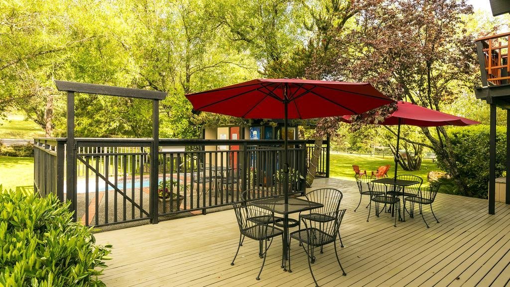 Discovery Inn,,3 star