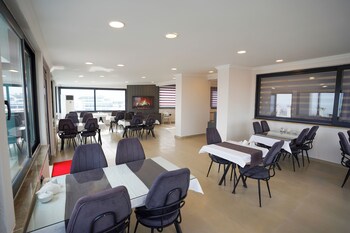 Elea Premium Stay,,3 star