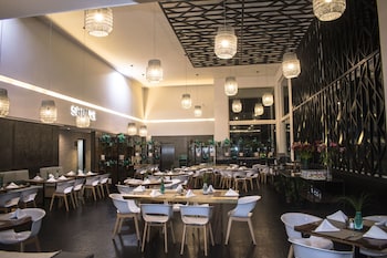 square small luxury hotel providencia