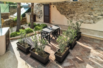 Casale Sammartano By L.A.Apartments,,5 star