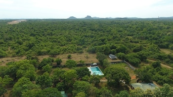pavona lake hotel
