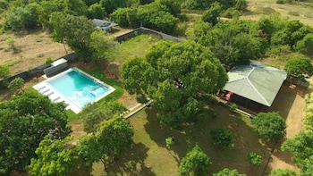 Pavona Lake Hotel,,3 star