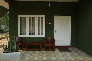 Pavona Lake Hotel,,3 star