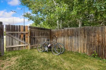 chimney park retreat king suite fenced yard