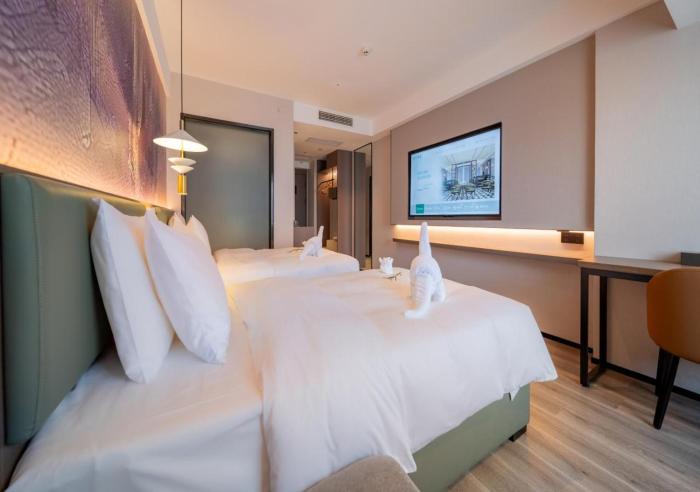 madison hotel haikou qilou old street