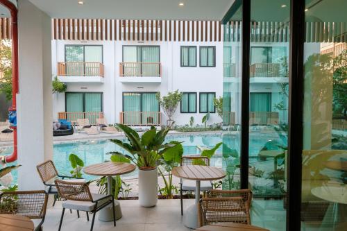 after rain hotel