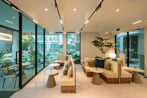 After Rain Hotel,,3 star