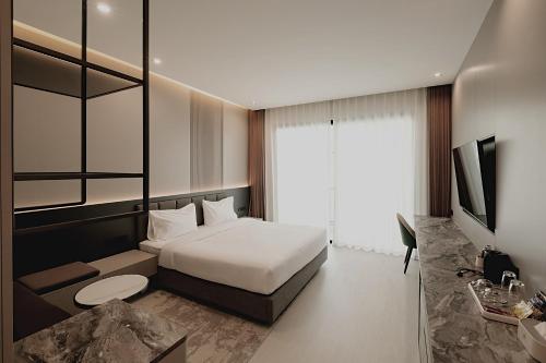 after rain hotel