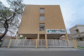 treebo premium cachet suites