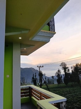 surya bromo homestay