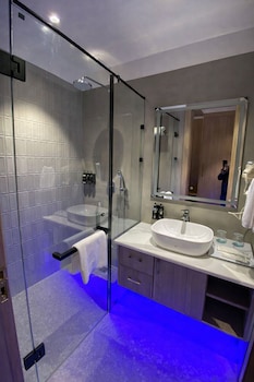 White Wharf Manesar,,5 star