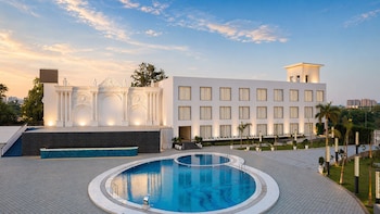 White Wharf Manesar,,5 star