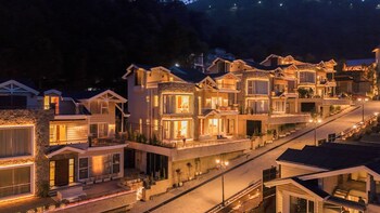 elivaas prive the royce lilly luxe 4 bhk