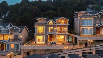 elivaas prive the royce lilly luxe 4 bhk
