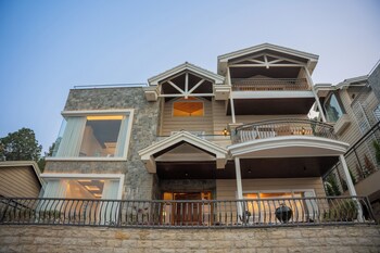 elivaas prive the royce lilly luxe 4 bhk