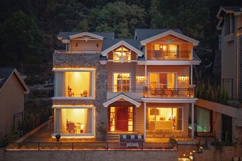 elivaas prive the royce lilly luxe 4 bhk