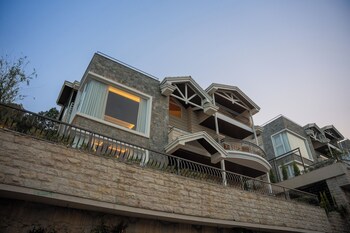 elivaas prive the royce lilly luxe 4 bhk