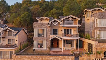 elivaas prive the royce lilly luxe 4 bhk