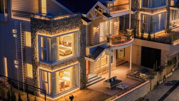 elivaas prive the royce lilly luxe 4 bhk