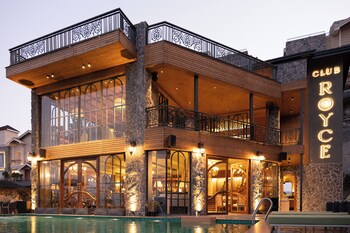 elivaas prive the royce lilly luxe 4 bhk