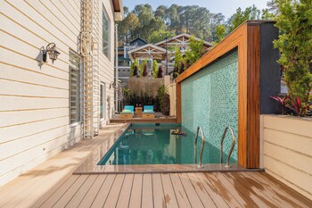 elivaas prive the royce lilly luxe 4 bhk