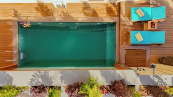 elivaas prive the royce lilly luxe 4 bhk