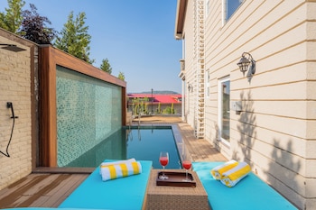 elivaas prive the royce lilly luxe 4 bhk