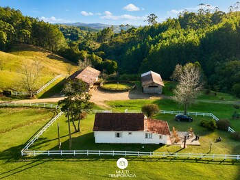 linda casa em estilo germanico em rancho queimado