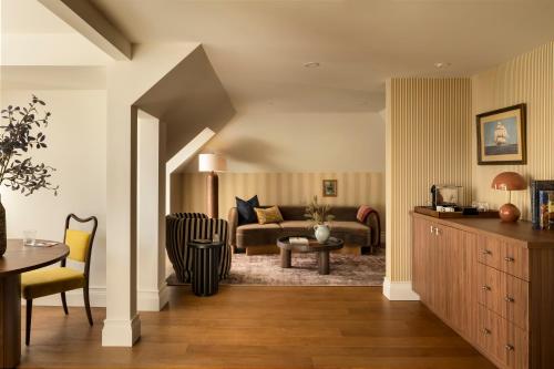 the hotel at claramount club