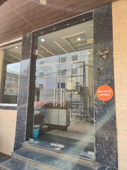 onlystay giriraj ji near prem mandir