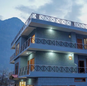 onlystay river pine kasol
