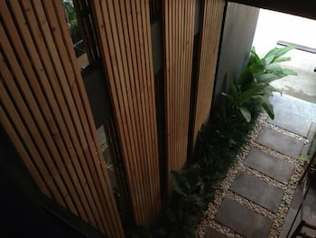 5ive beach house hotel